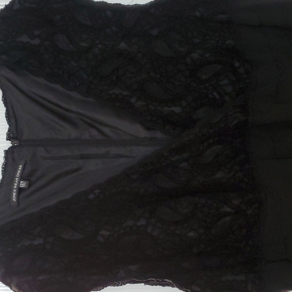 Black sleeveless dress